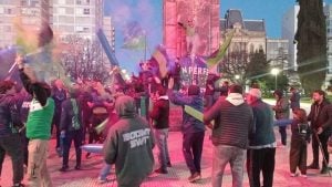 Villa campeón y la plaza San Martín se pintó de verde