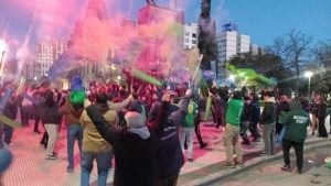 Villa campeón y la plaza San Martín se pintó de verde