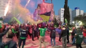 Villa campeón y la plaza San Martín se pintó de verde
