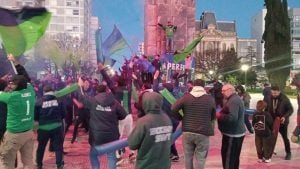 Villa campeón y la plaza San Martín se pintó de verde