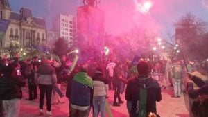 Villa campeón y la plaza San Martín se pintó de verde