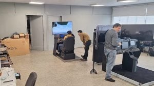 (audio) A los 15 años tenía un simulador de Boeing 737 en su cuarto y hoy fabrica equipos para escuelas de vuelo