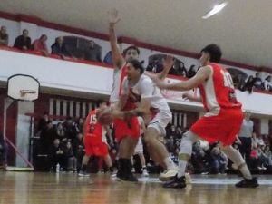 Básquet: Huracán ganó el primer partido y aseguró definir en su cancha