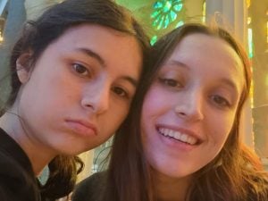 (audio) Por ayudar a su hermana con autismo creó una app que llegó al mundo