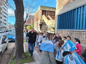 (videos) Banderazo en la Unidad Académica por el Día de la Independencia