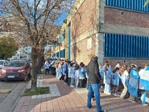 (videos) Banderazo en la Unidad Académica por el Día de la Independencia
