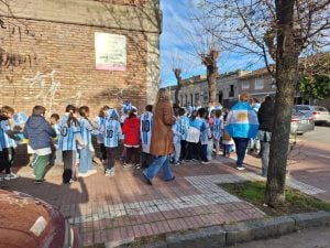 (videos) Banderazo en la Unidad Académica por el Día de la Independencia
