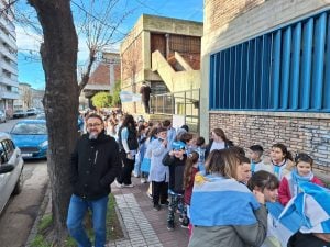 (videos) Banderazo en la Unidad Académica por el Día de la Independencia