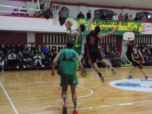 Básquet local: Huracán de Necochea y Alumni forzaron un tercer partido 