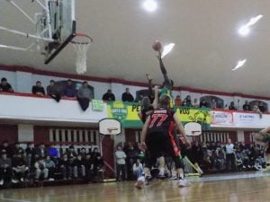 Básquet local: Huracán de Necochea y Alumni forzaron un tercer partido 