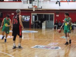 Básquet local: Huracán de Necochea y Alumni forzaron un tercer partido 