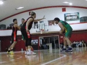 Básquet local: Huracán de Necochea y Alumni forzaron un tercer partido 