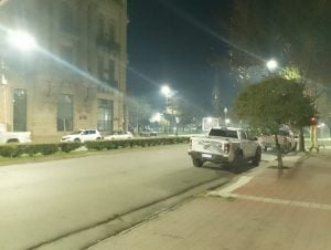 (Videos) Otra vez humo en la noche de Tres Arroyos. No viene del basural