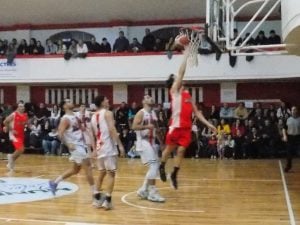 Básquet: Alumni ganó y espera en la final de Campeonato 90° Aniversario de la ATB