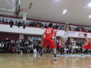 Básquet: Alumni ganó y espera en la final de Campeonato 90° Aniversario de la ATB