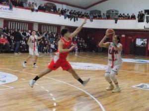 Básquet: Alumni ganó y espera en la final de Campeonato 90° Aniversario de la ATB