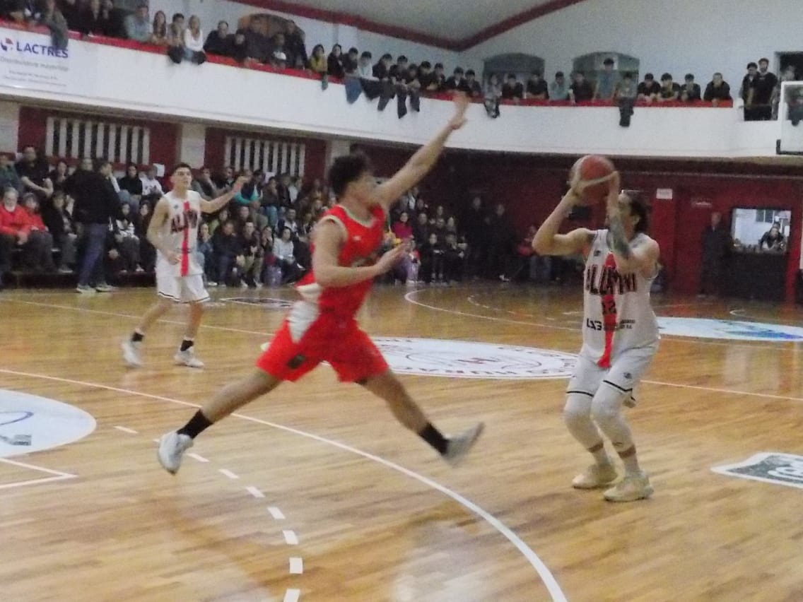 Básquet: Alumni ganó y espera en la final de Campeonato 90° Aniversario de la ATB
