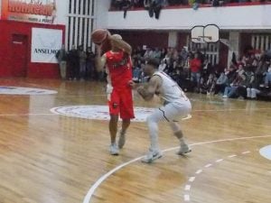 Básquet: Alumni ganó y espera en la final de Campeonato 90° Aniversario de la ATB