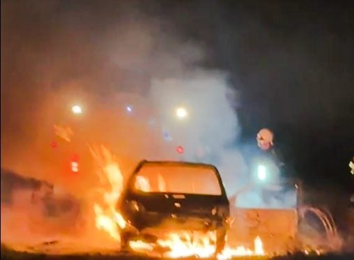 Ardió un Renault Clío en la Ruta 3
