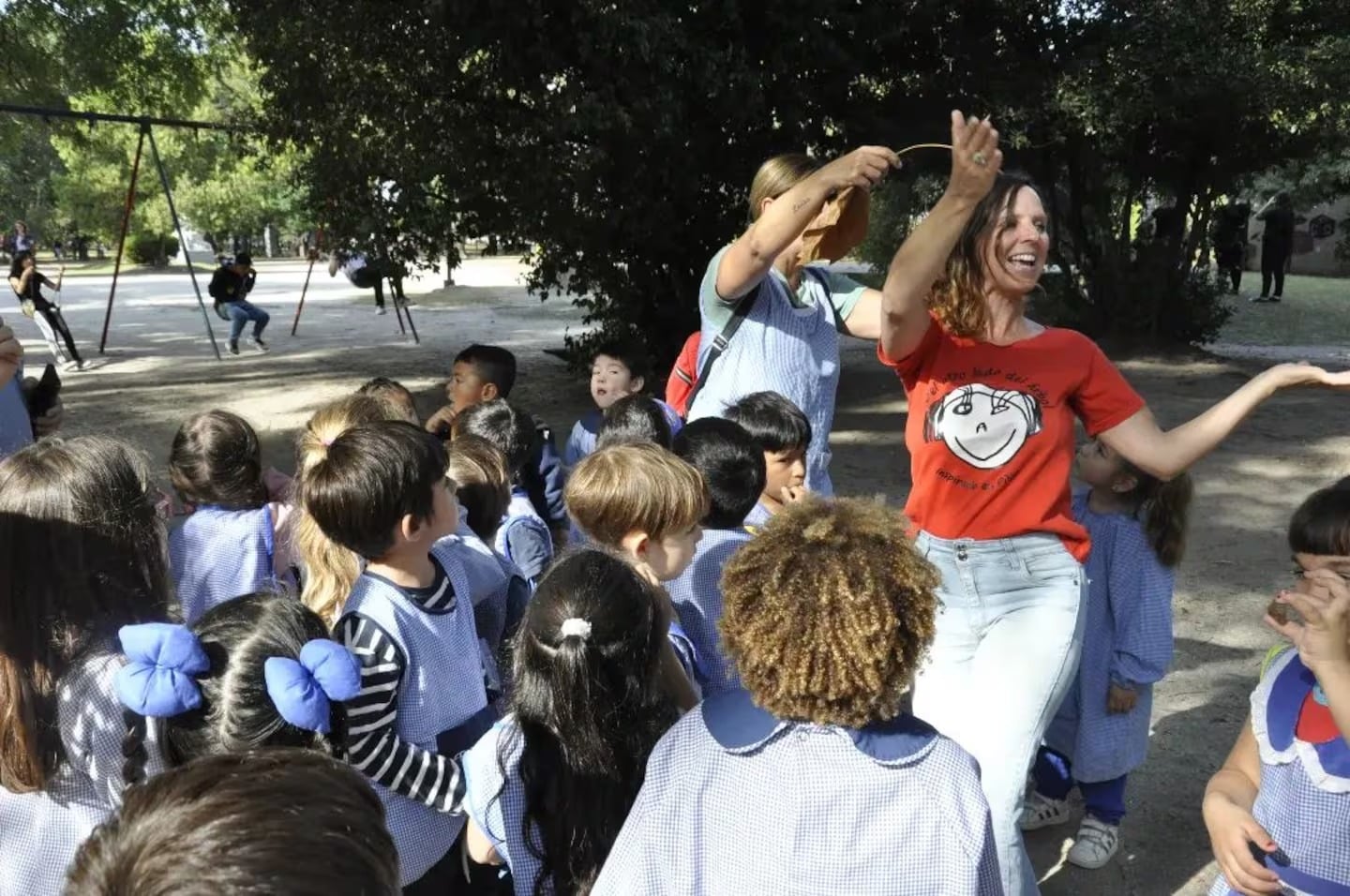 (audio) Su hija murió cuando estaba aprendiendo a leer y en su honor levantó una biblioteca infantil