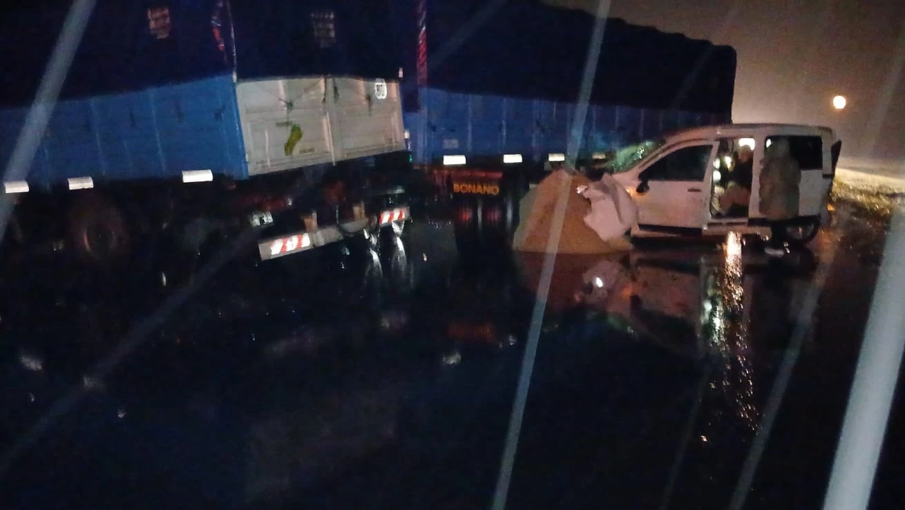 Choque múltiple en Autovía 2 entre camión, camioneta y un utilitario