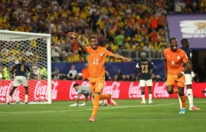 Debut y derrota sobre el final para Ecuador