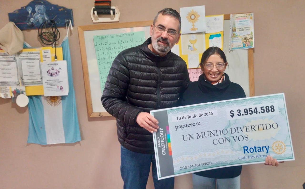 El Rotary Club Tres Arroyos entregó casi 4 millones de pesos a “Un Mundo Divertido Con Vos”