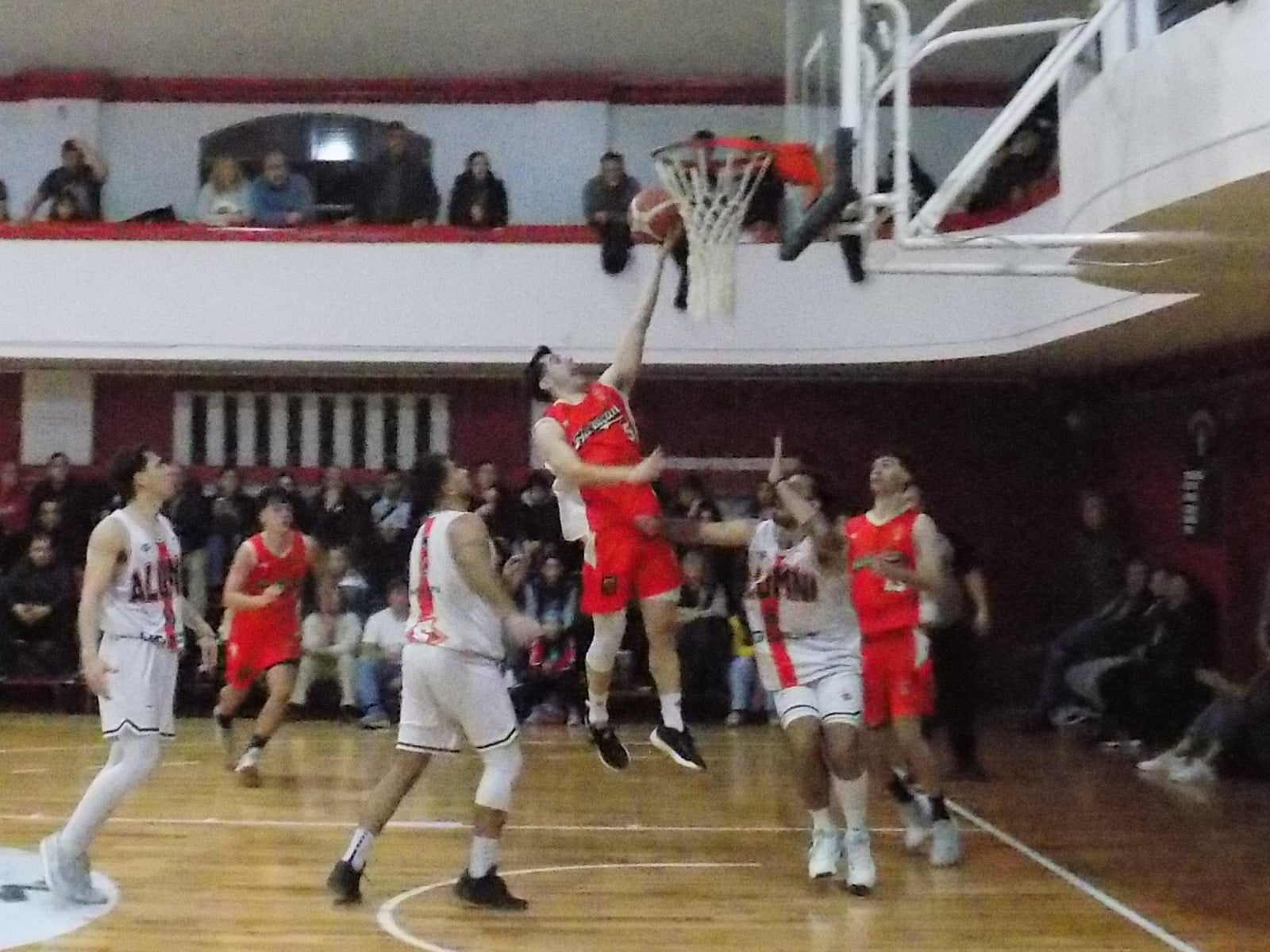 Básquet local: Se define uno de los finalistas del Torneo Aniversario