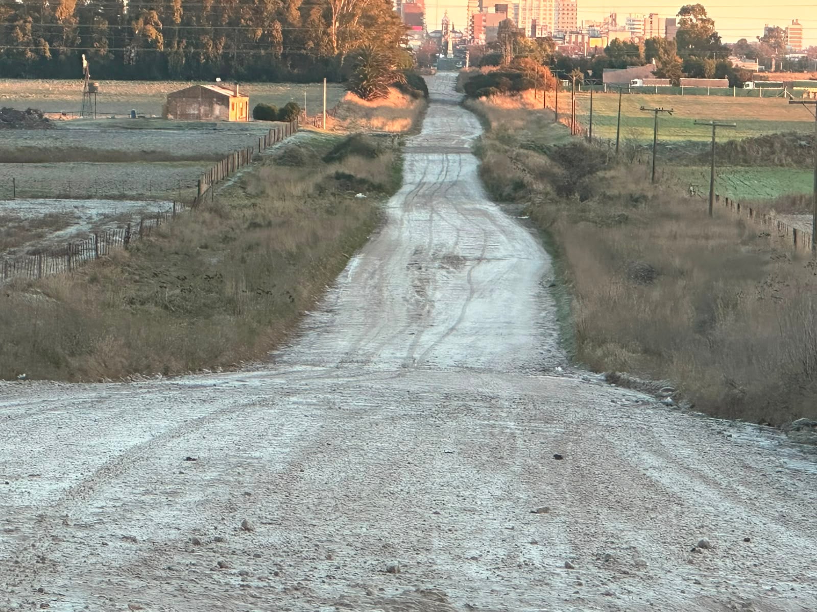 Hasta las calles de tierra se helaron esta madrugada