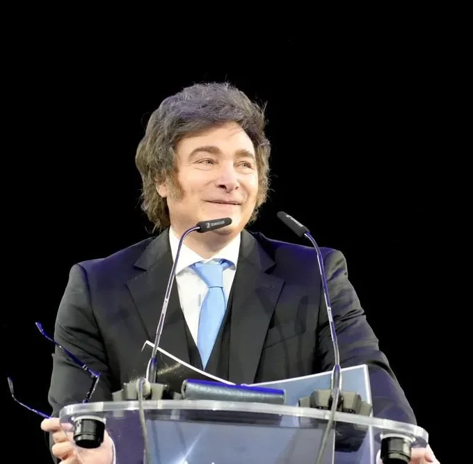 Milei viaja a España para reunirse con inversores y exponer en una universidad