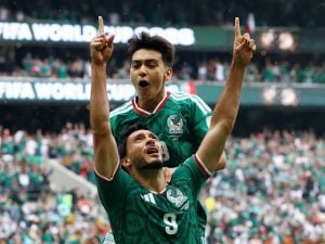 Arrancó el Mundial: México le ganó a Sudáfrica. El árbitro echó a 3 jugadores