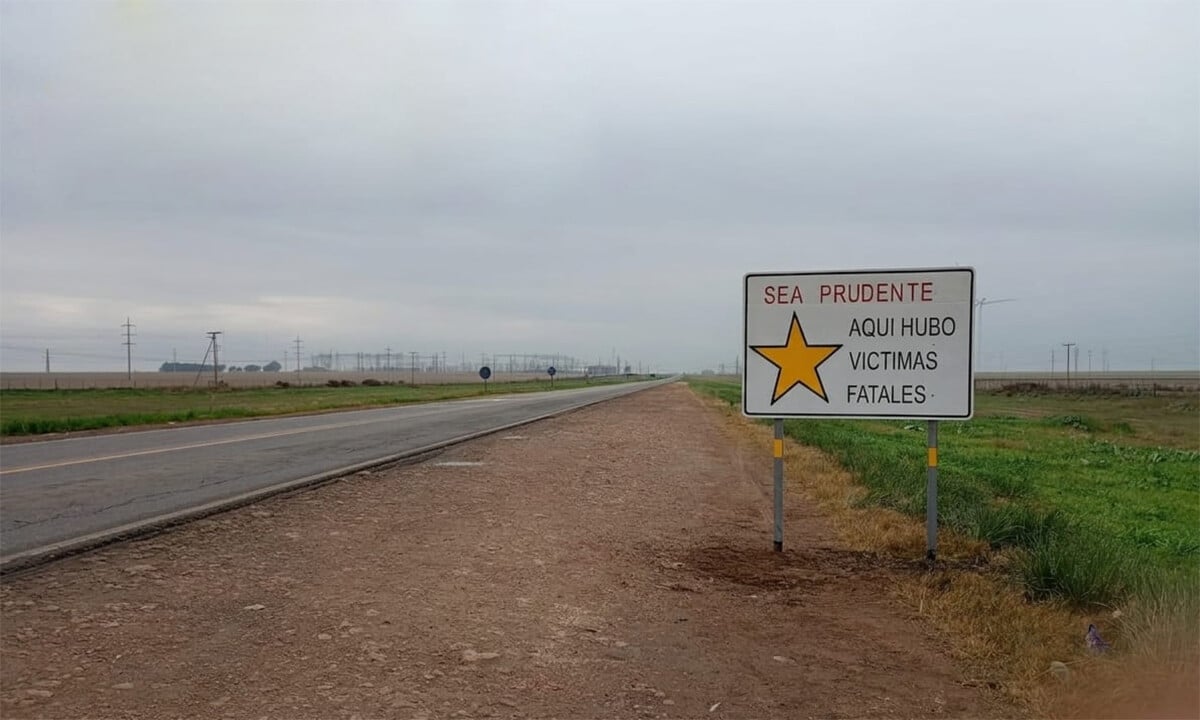 Colocaron una señal conmemorativa y de precaución en un peligroso punto de la Ruta 51