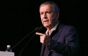 Juan Schiaretti pide la renuncia de Adorni como jefe de Gabinete