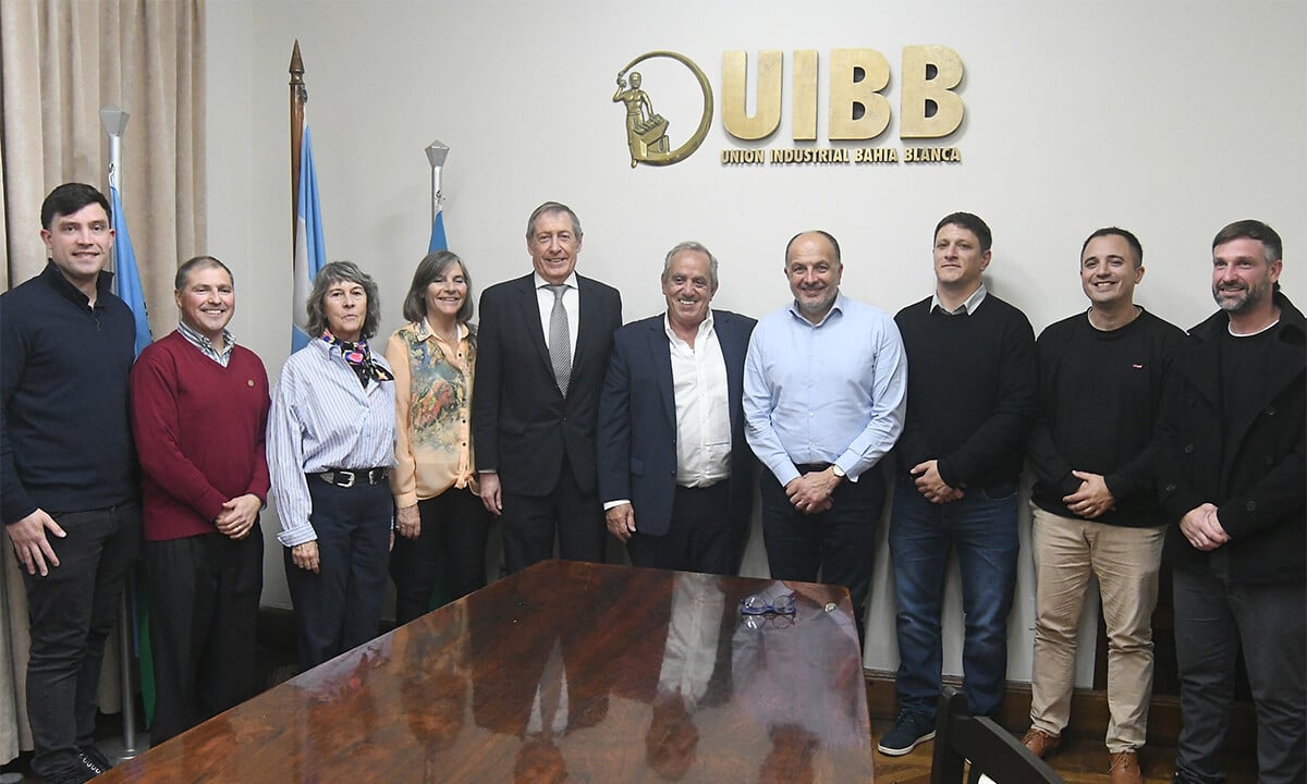 Garate firmó acuerdo con la Unión Industrial de Bahía Blanca   para impulsar el desarrollo productivo regional
