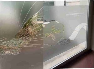 (videos)  Pelea familiar en la guardia del Hospital. Mujer castigó a un menor, el que terminó rompiendo vidrios