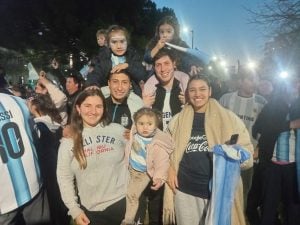 Tres Arroyos copó la Plaza San Martín tras el triunfo de la Selección (videos)