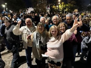 Tres Arroyos copó la Plaza San Martín tras el triunfo de la Selección (videos)