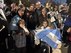Tres Arroyos copó la Plaza San Martín tras el triunfo de la Selección (videos)