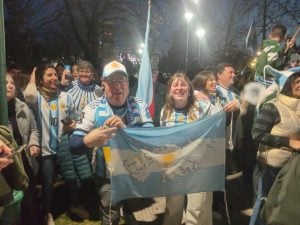 Tres Arroyos copó la Plaza San Martín tras el triunfo de la Selección (videos)