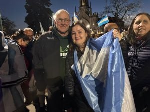 Tres Arroyos copó la Plaza San Martín tras el triunfo de la Selección (videos)
