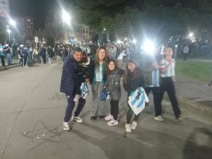 Tres Arroyos copó la Plaza San Martín tras el triunfo de la Selección (videos)