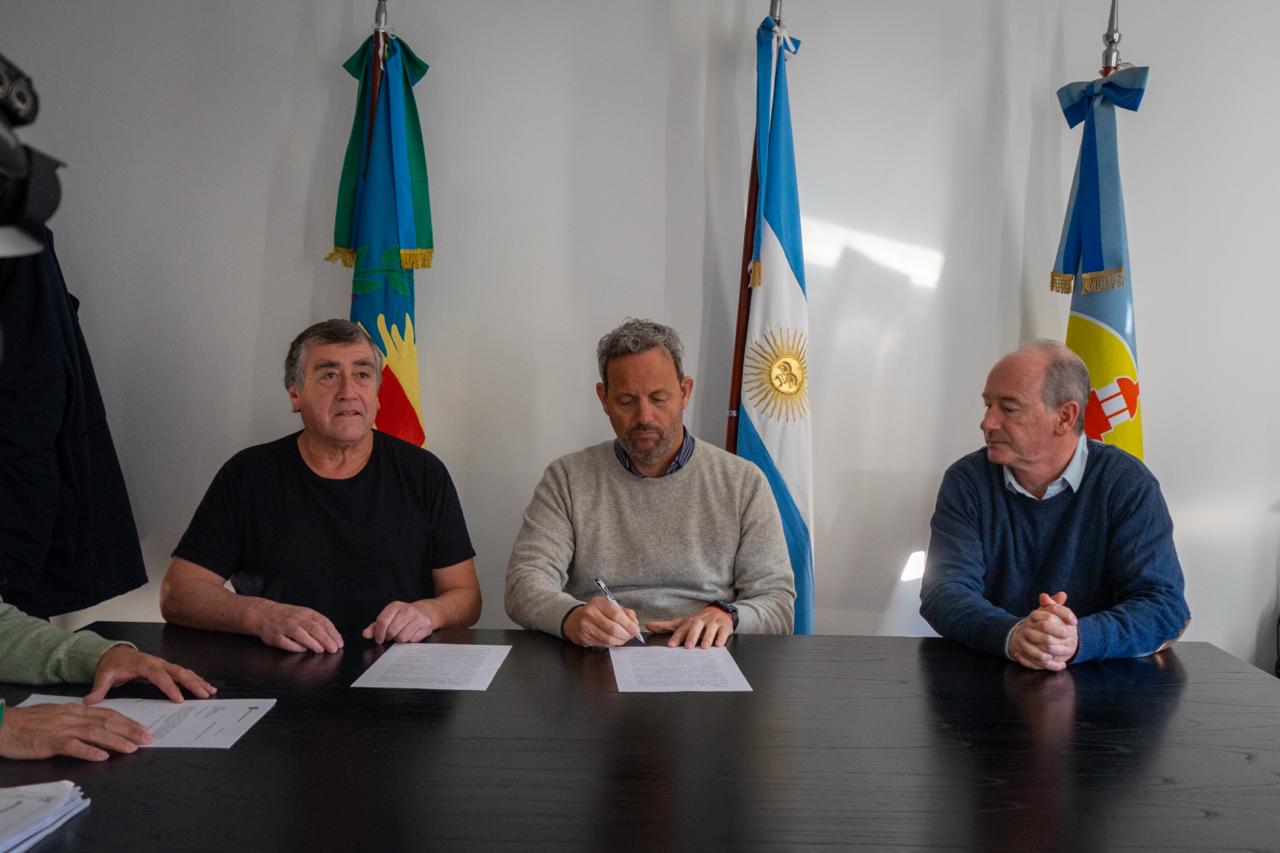 Monte Hermoso y la Cooperativa Telefónica firmaron una carta intención para llevar el agua corriente a Sauce Grande