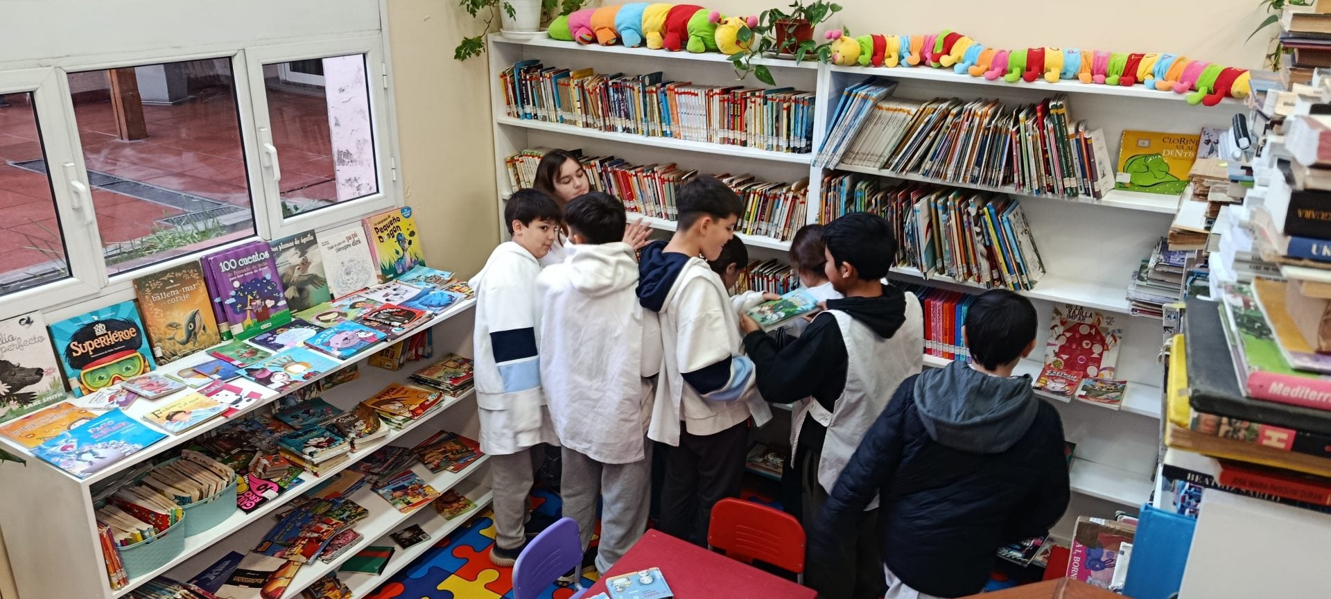 Estudiantes de la Escuela Nº 48 visitaron la Biblioteca Cacuri