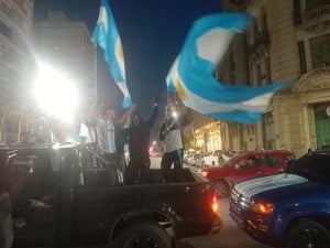 Tres Arroyos copó la Plaza San Martín tras el triunfo de la Selección (videos)