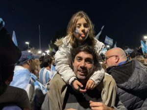 Tres Arroyos copó la Plaza San Martín tras el triunfo de la Selección (videos)