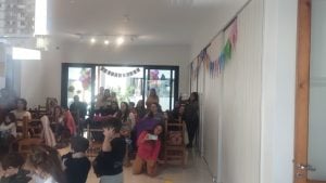 Presentación de “La Máquina de la Risa” para la familia mercantil