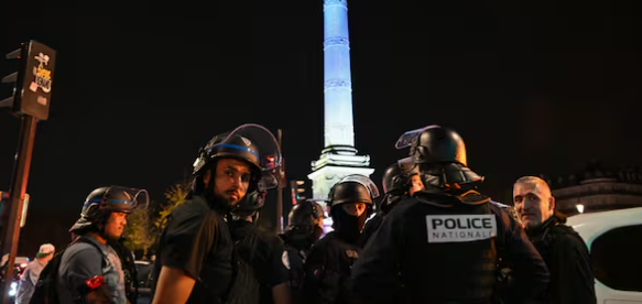 160 detenidos tras disturbios en Paris por la eliminación de Francia del Mundial