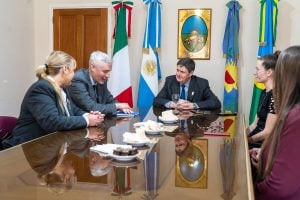 En San Cayetano, Gargaglione recibió a autoridades consulares italianas