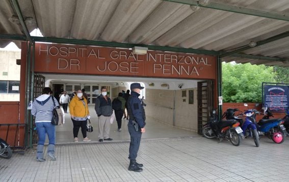 Bahía: Dejó inconsciente a su pareja y drogó a sus dos bebés. Huyó tras el ataque