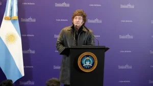 Milei recibe a legisladores en Casa Rosada: busca una reforma clave en el Banco Central